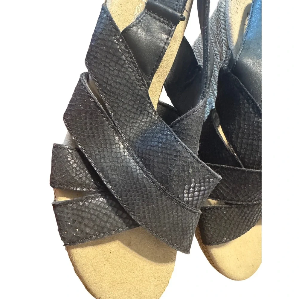 Clarks Collection Wedge Sandals Womens Black Snakeskin Espadrille 6.5 Comfort